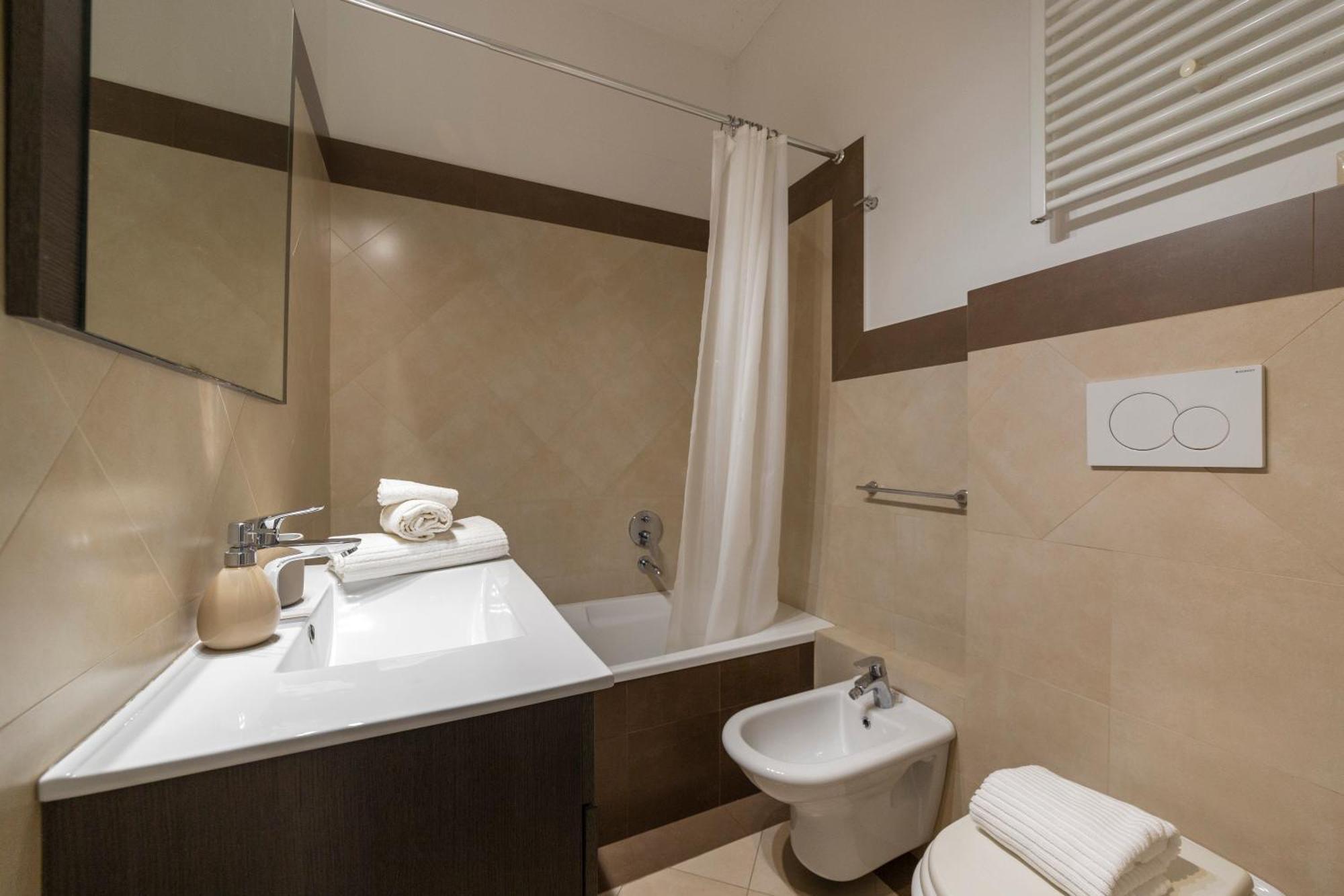 Porta Romana Comfy Apartment Milan Bagian luar foto