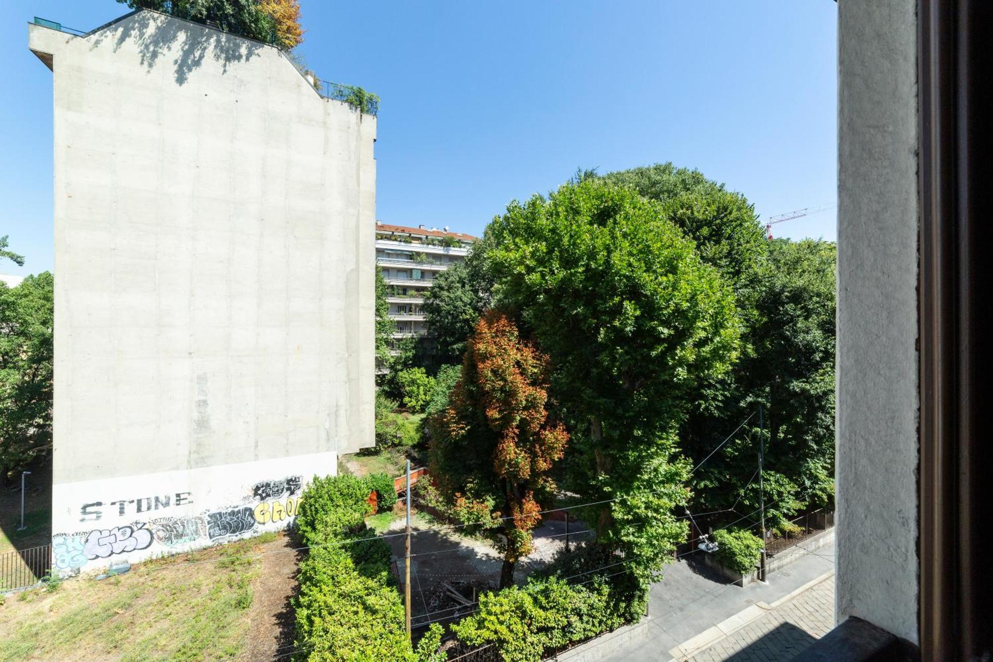 Porta Romana Comfy Apartment Milan Bagian luar foto