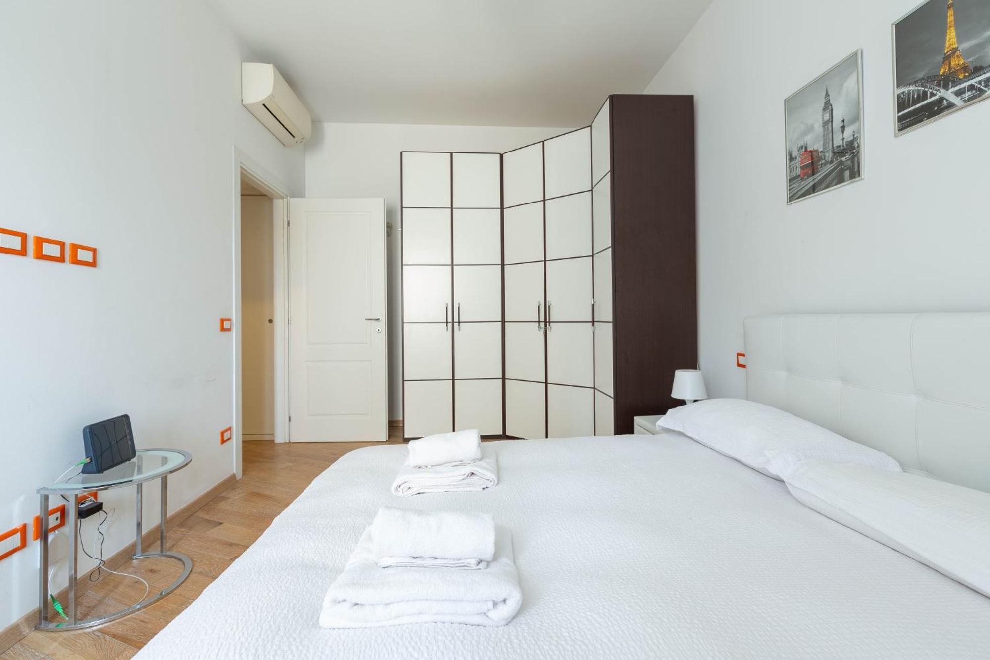 Porta Romana Comfy Apartment Milan Bagian luar foto